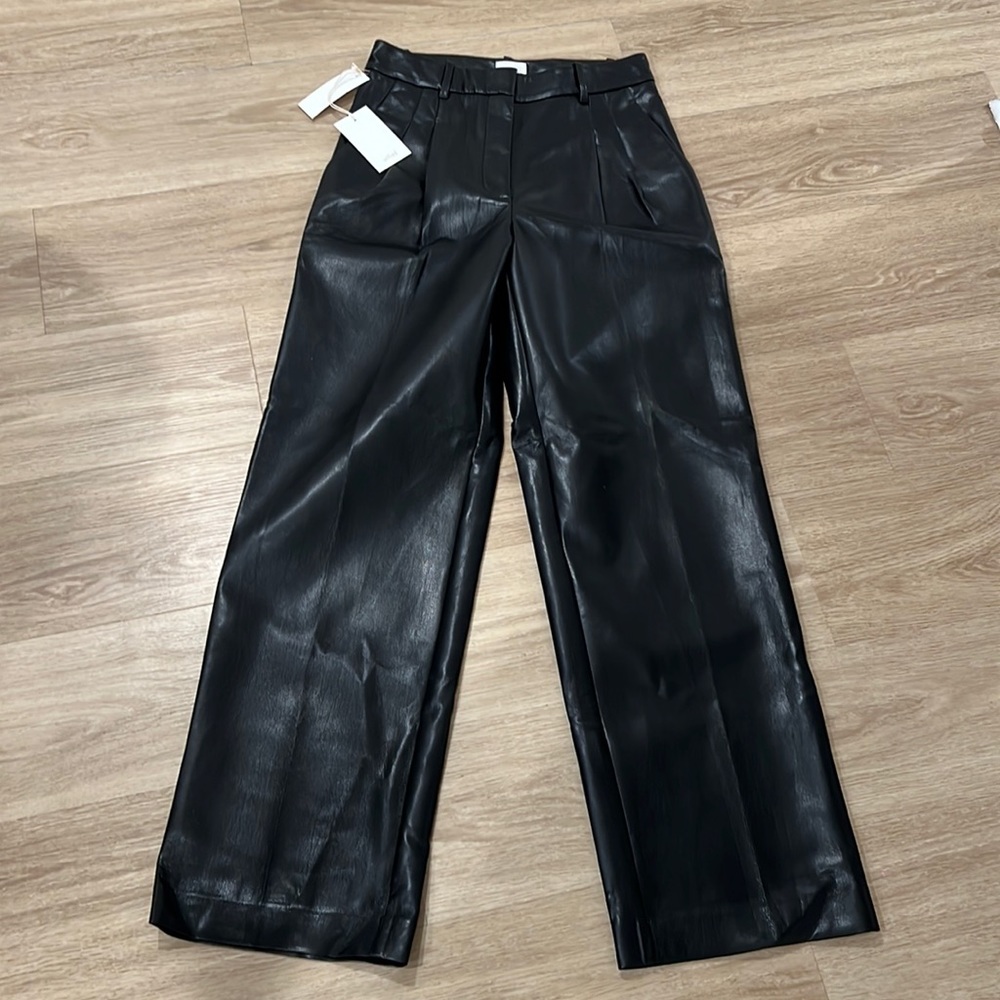 Aritzia wilfred vegan leather effortless pant size 6 in black noir. Never worn